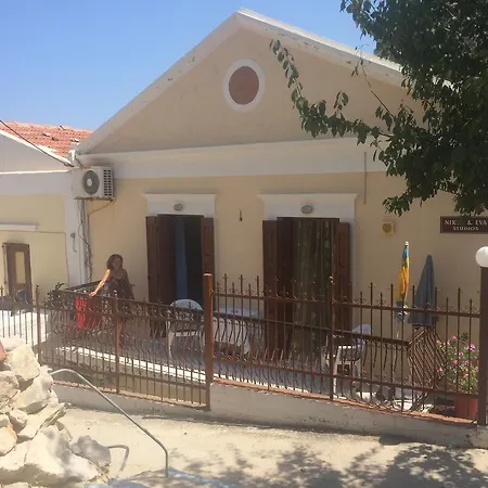 Nikos And Eva Apartman *