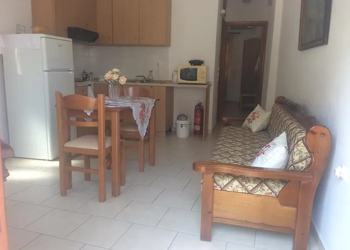 Nikos And Eva アパート シミ