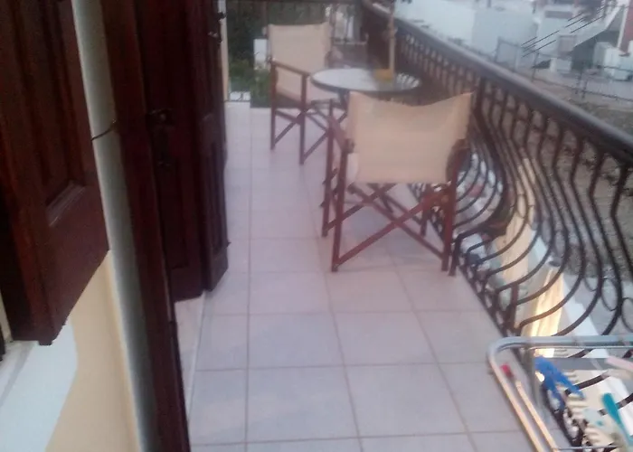 Nikos And Eva アパート